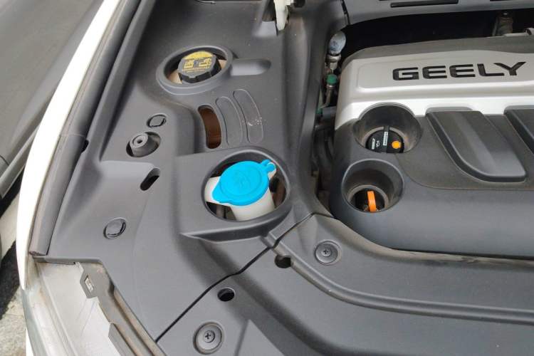 Used Geely Auto Emgrand X7 Sport 2018 1.8TD Automatic Two-Wheel Drive Smart Connect 4G Internet Edition Engine Bay Right