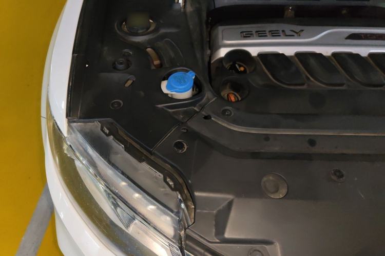 Used Geely Auto Emgrand X7 Sport 2018 1.8TD Automatic Two-Wheel Drive Zhiya Model Engine Bay Right