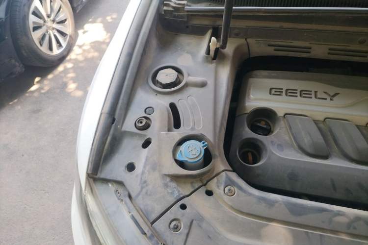 Used Geely Auto Emgrand X7 Sport 2018 Revised Version 1.8TD Automatic Two-Wheel Drive Smart Connectivity 4G-Enabled Edition Engine Bay Right