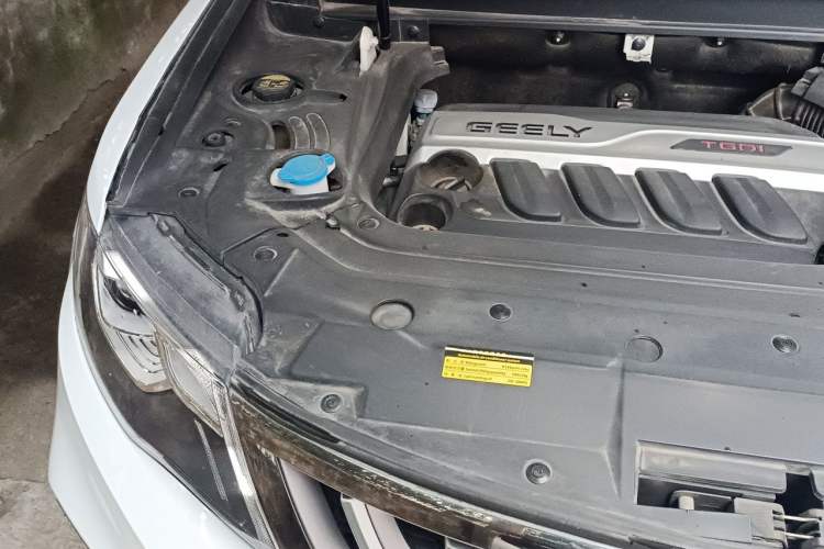 Used Geely Auto Emgrand X7 Sport 2018 1.8TD Automatic Two-Wheel Drive Smart Connect 4G Internet Edition Engine Bay Right