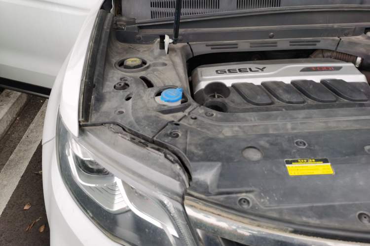Used Geely Auto Emgrand X7 Sport 2018 1.8TD Automatic Two-Wheel Drive Smart Connect 4G Internet Edition Engine Bay Right