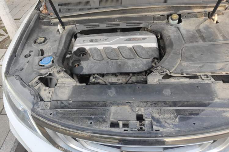 Used Geely Auto Emgrand X7 Sport 2018 1.8TD Automatic Two-Wheel Drive Smart Connect 4G Internet Edition Engine Bay Right