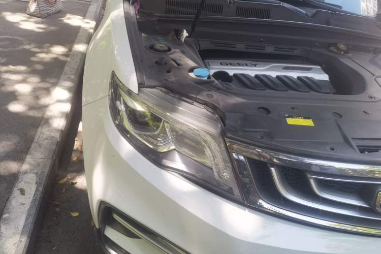Used Geely Auto Emgrand X7 Sport 2018 1.8TD Automatic Two-Wheel Drive ZhiZun Model with 4G Connectivity Engine Bay Right