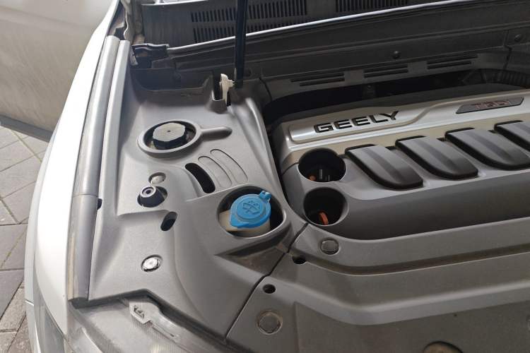 Used Geely Auto Emgrand X7 Sport 2018 1.8TD Automatic Two-Wheel Drive Zhiya Model Engine Bay Right