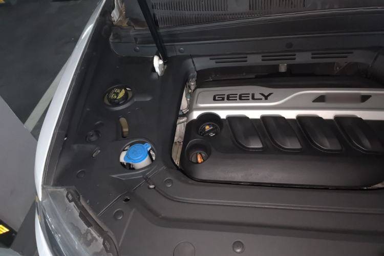 Used Geely Auto Emgrand X7 Sport 2018 1.8TD Automatic Two-Wheel Drive Smart Connect 4G Internet Edition Engine Bay Right