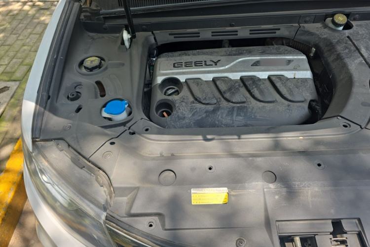 Used Geely Auto Emgrand X7 Sport 2018 1.8TD Automatic Two-Wheel Drive Smart Connect 4G Internet Edition Engine Bay Right