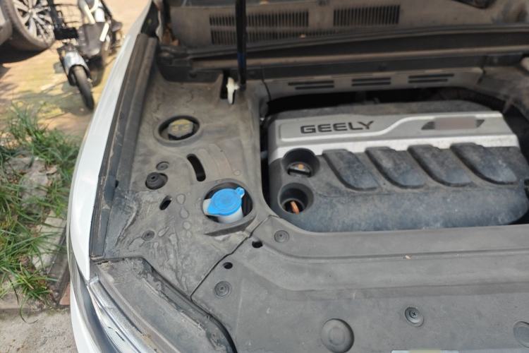 Used Geely Auto Emgrand X7 Sport 2018 1.8TD Automatic Two-Wheel Drive Smart Connect 4G Internet Edition Engine Bay Right
