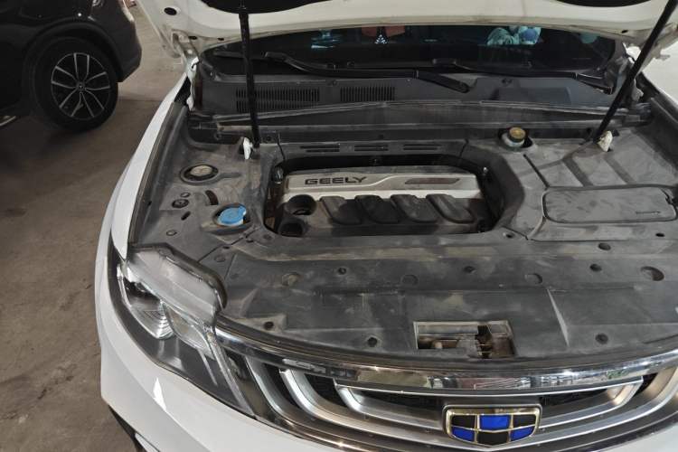 Used Geely Auto Emgrand X7 Sport 2018 1.8TD Automatic Two-Wheel Drive Smart Connect 4G Internet Edition Engine Bay Right