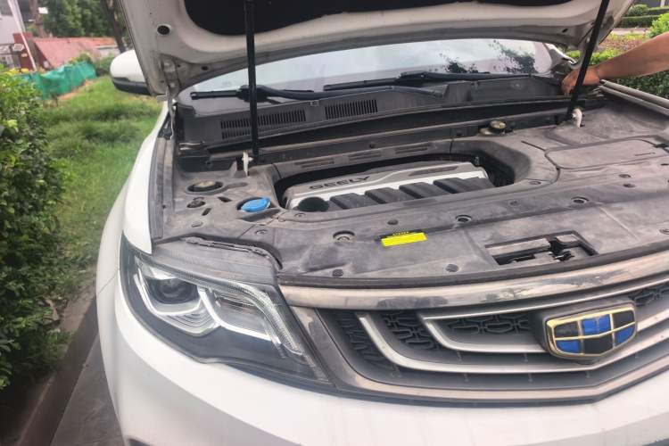 Used Geely Auto Emgrand X7 Sport 2018 1.8TD Automatic Two-Wheel Drive Smart Connect 4G Internet Edition Engine Bay Right