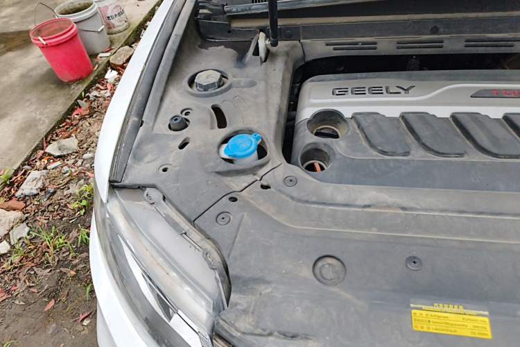 Used Geely Auto Emgrand X7 Sport 2018 1.8TD Automatic Two-Wheel Drive Zhiya Model Engine Bay Right