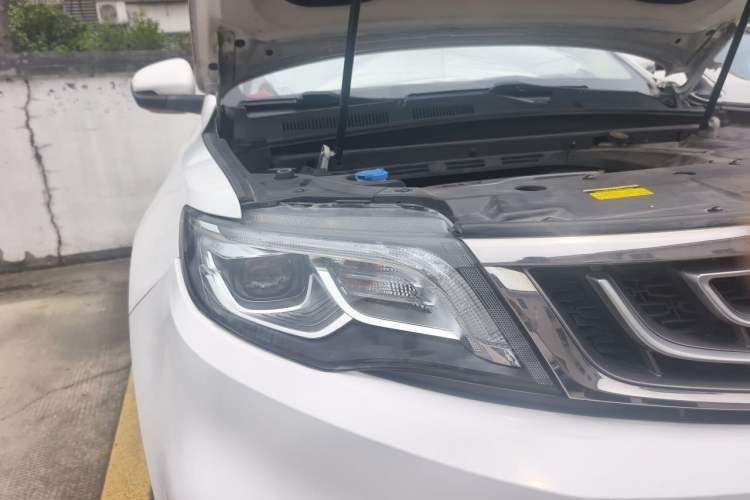 Used Geely Auto Emgrand X7 Sport 2018 Revised Version 1.8TD Automatic Two-Wheel Drive Smart Connectivity 4G-Enabled Edition Engine Bay Right