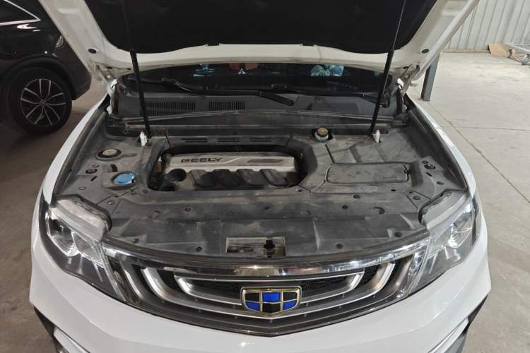 Used Geely Auto Emgrand X7 Sport 2018 1.8TD Automatic Two-Wheel Drive Smart Connect 4G Internet Edition Engine Bay
