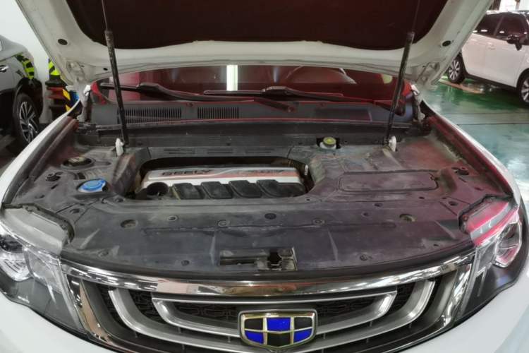 Used Geely Auto Emgrand X7 Sport 2018 1.8TD Automatic Two-Wheel Drive Smart Connect 4G Internet Edition Engine Bay