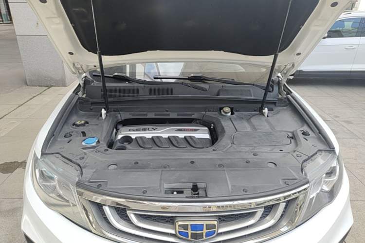 Used Geely Auto Emgrand X7 Sport 2018 1.8TD Automatic Two-Wheel Drive Smart Connect 4G Internet Edition Engine Bay