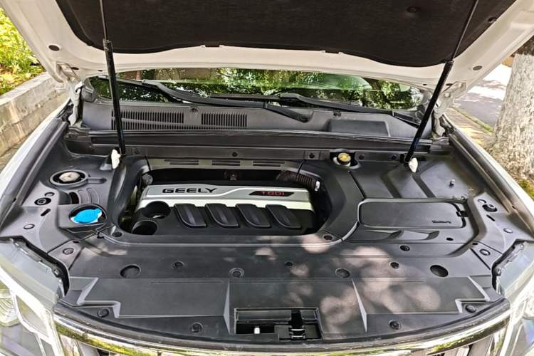 Used Geely Auto Emgrand X7 Sport 2018 1.8TD Automatic Two-Wheel Drive ZhiZun Model with 4G Connectivity Engine Bay