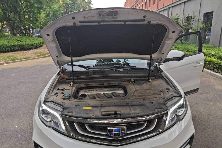 Used Geely Auto Emgrand X7 Sport 2018 1.8TD Automatic Two-Wheel Drive ZhiZun Model with 4G Connectivity Engine Bay