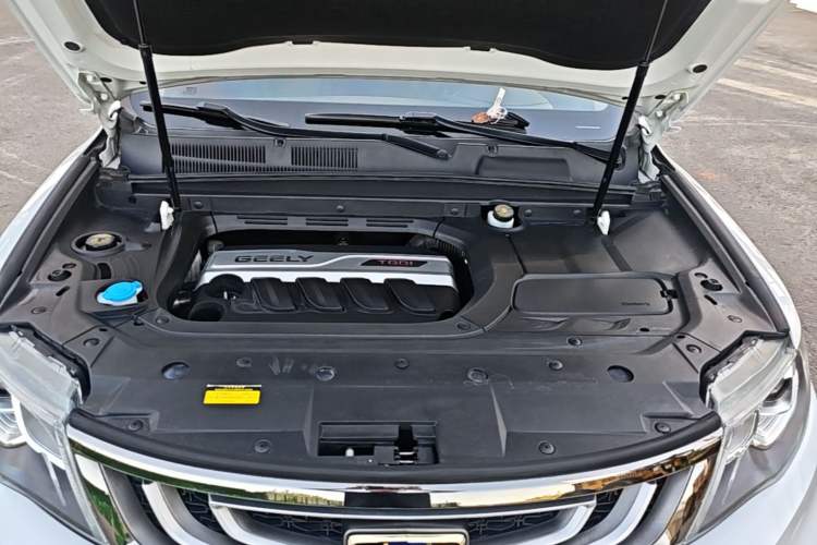 Used Geely Auto Emgrand X7 Sport 2018 1.8TD Automatic Two-Wheel Drive Smart Connect 4G Internet Edition Engine Bay