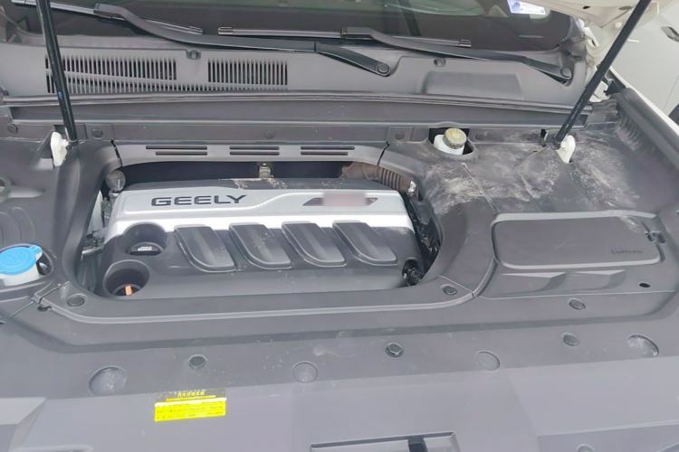 Used Geely Auto Emgrand X7 Sport 2018 1.8TD Automatic Two-Wheel Drive ZhiZun Model with 4G Connectivity Engine Bay