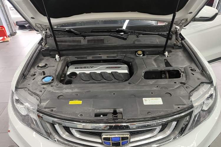 Used Geely Auto Emgrand X7 Sport 2018 1.8TD Automatic Two-Wheel Drive Smart Connect 4G Internet Edition Engine Bay