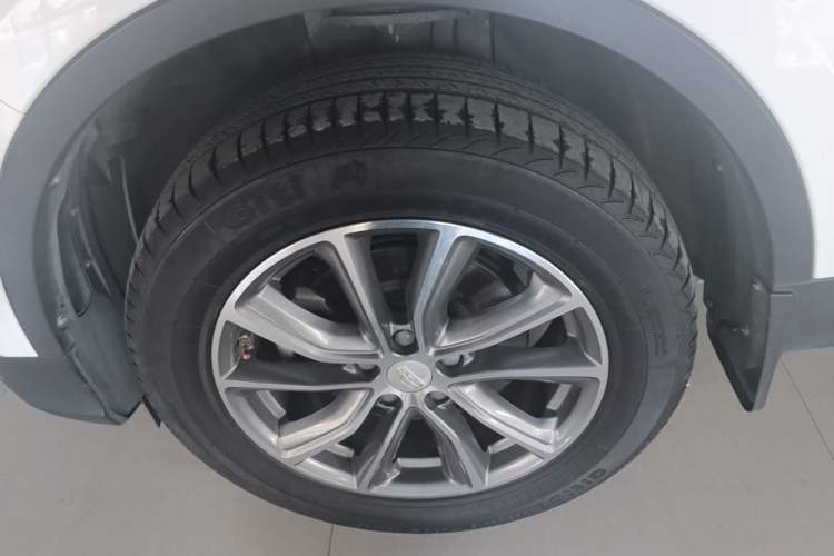 Used Geely Auto Emgrand X7 Sport 2018 2.0L Manual Two-Wheel Drive Zhiya Version Exterior 1