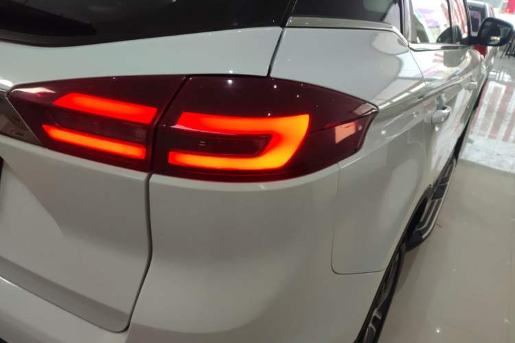 Used Geely Auto Emgrand X7 Sport 2018 1.8TD Automatic Two-Wheel Drive Smart Connect 4G Internet Edition Exterior 1