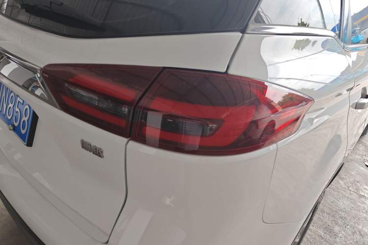 Used Geely Auto Emgrand X7 Sport 2018 1.8TD Automatic Two-Wheel Drive Smart Connect 4G Internet Edition Exterior 1