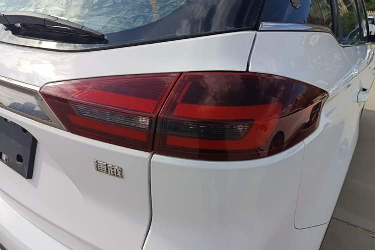 Used Geely Auto Emgrand X7 Sport 2018 1.8TD Automatic Two-Wheel Drive Smart Connect 4G Internet Edition Exterior 3