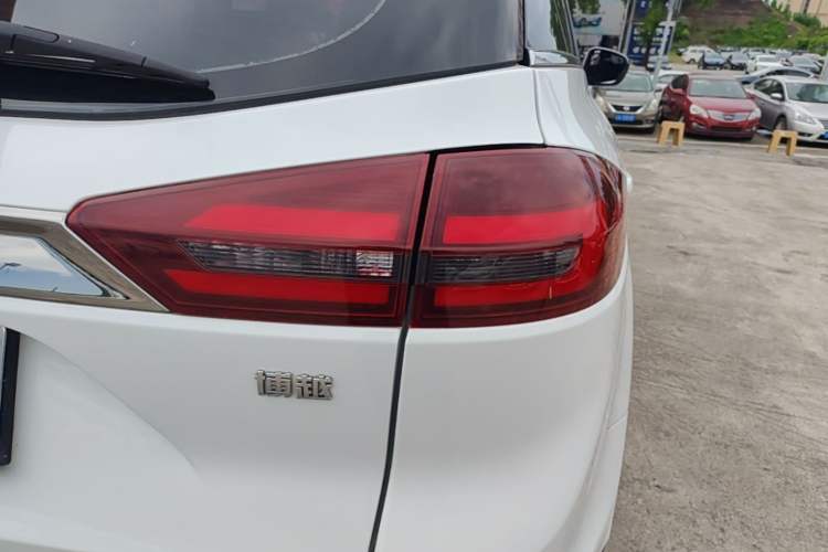 Used Geely Auto Emgrand X7 Sport 2018 1.8TD Automatic Two-Wheel Drive Smart Connect 4G Internet Edition Exterior 3