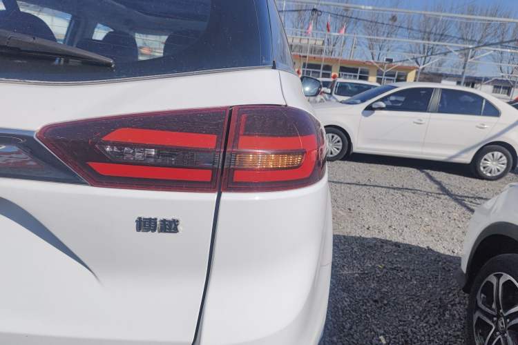 Used Geely Auto Emgrand X7 Sport 2018 1.8TD Automatic Two-Wheel Drive Smart Connect 4G Internet Edition Exterior 3