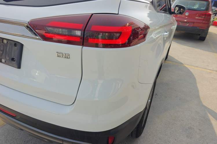 Used Geely Auto Emgrand X7 Sport 2018 1.8TD Automatic Two-Wheel Drive Smart 4G Connected Version Exterior 3