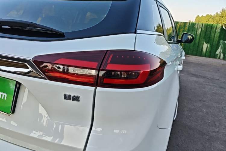 Used Geely Auto Emgrand X7 Sport 2018 1.8TD Automatic Two-Wheel Drive Smart Connect 4G Internet Edition Exterior 3