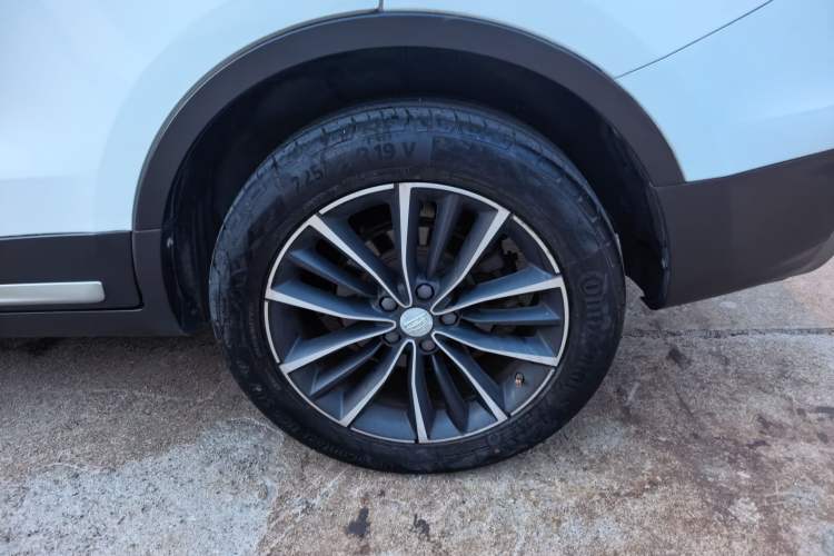 Used Geely Auto Emgrand X7 Sport 2018 1.8TD Automatic Two-Wheel Drive ZhiZun Model with 4G Connectivity Exterior 4