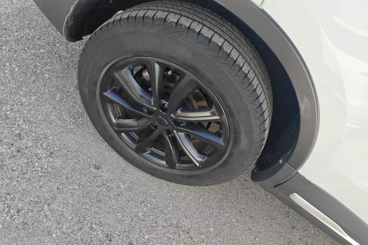 Used Geely Auto Emgrand X7 Sport 2018 1.8TD Automatic Two-Wheel Drive Zhiya Model Exterior 5