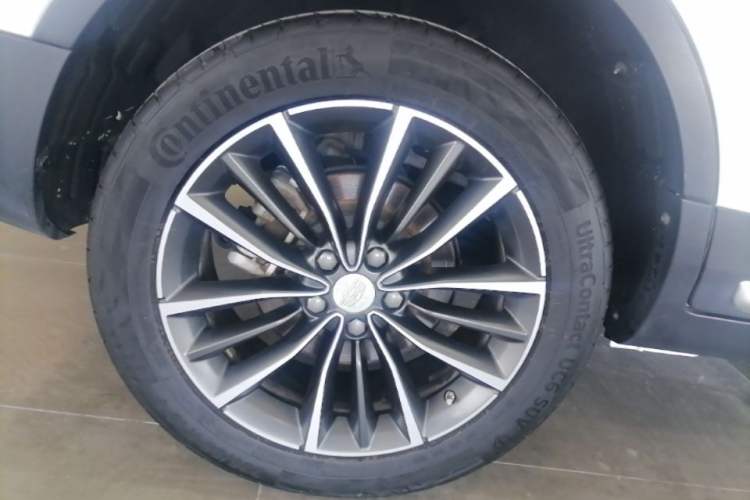 Used Geely Auto Emgrand X7 Sport 2018 1.8TD Automatic Two-Wheel Drive ZhiZun Model with 4G Connectivity Exterior 5