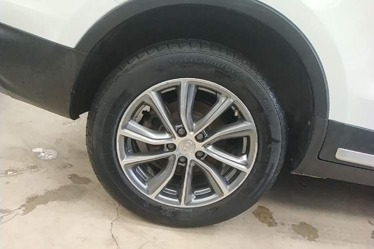 Used Geely Auto Emgrand X7 Sport 2018 1.8TD Automatic Two-Wheel Drive Zhiya Model Exterior 5