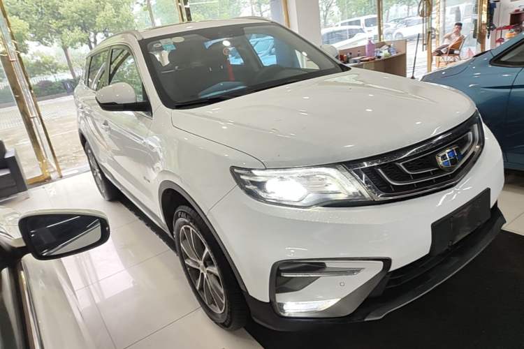 Used Geely Auto Emgrand X7 Sport 2018 1.8TD Automatic Two-Wheel Drive Smart Connect 4G Internet Edition Front Right 45 Deg