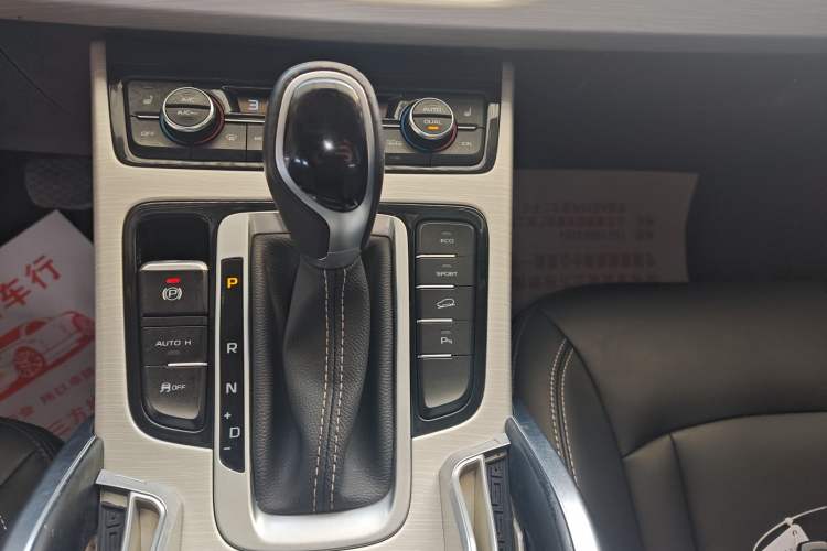 Used Geely Auto Emgrand X7 Sport 2018 1.8TD Automatic Two-Wheel Drive Smart Connect 4G Internet Edition Gear Lever