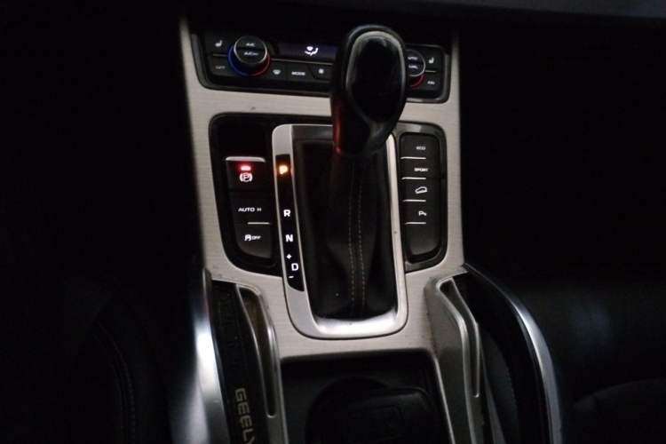 Used Geely Auto Emgrand X7 Sport 2018 1.8TD Automatic Two-Wheel Drive Smart 4G Connected Version Gear Lever