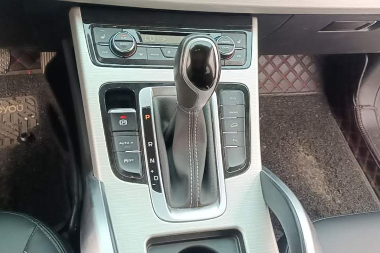 Used Geely Auto Emgrand X7 Sport 2018 1.8TD Automatic Two-Wheel Drive Smart Connect 4G Internet Edition Gear Lever