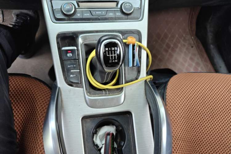 Used Geely Auto Emgrand X7 Sport 2018 2.0L Manual Two-Wheel Drive Zhiya Version Gear Lever