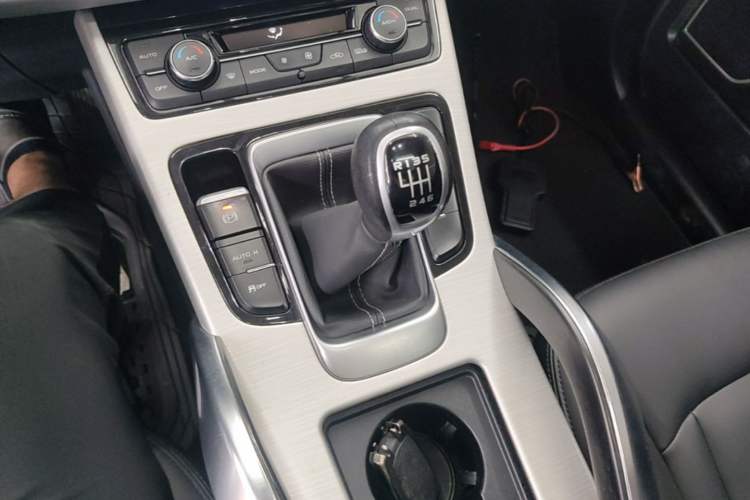 Used Geely Auto Emgrand X7 Sport 2018 1.8TD Manual Two-Wheel Drive Zhiya Model Gear Lever