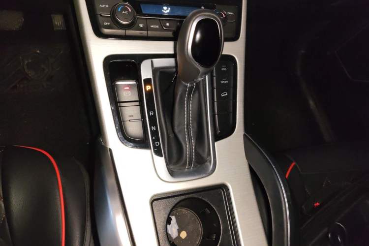 Used Geely Auto Emgrand X7 Sport 2018 1.8TD Automatic Two-Wheel Drive Zhiya Model Gear Lever