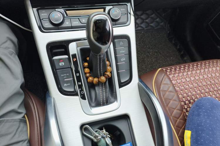 Used Geely Auto Emgrand X7 Sport 2018 1.8TD Automatic Two-Wheel Drive Zhiya Model Gear Lever