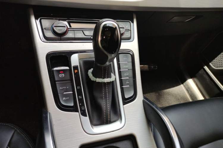 Used Geely Auto Emgrand X7 Sport 2018 1.8TD Automatic Two-Wheel Drive Smart Connect 4G Internet Edition Gear Lever