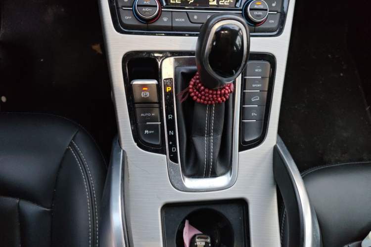 Used Geely Auto Emgrand X7 Sport 2018 1.8TD Automatic Two-Wheel Drive Smart Connect 4G Internet Edition Gear Lever