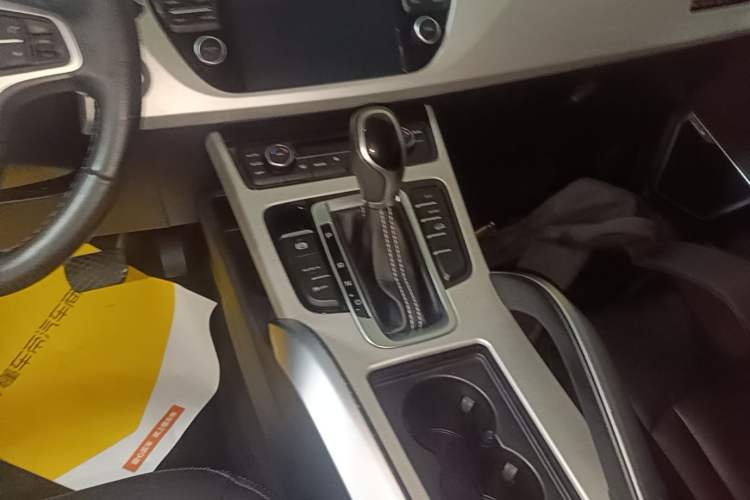 Used Geely Auto Emgrand X7 Sport 2018 1.8TD Automatic Two-Wheel Drive Zhiya Model Gear Lever