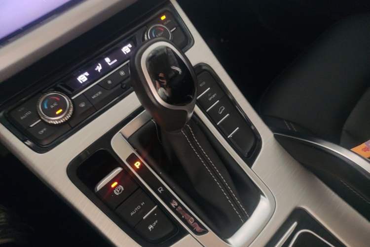 Used Geely Auto Emgrand X7 Sport 2018 1.8TD Automatic Two-Wheel Drive Zhiya Model Gear Lever