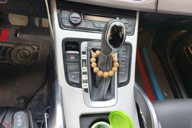 Used Geely Auto Emgrand X7 Sport 2018 1.8TD Automatic Two-Wheel Drive Smart 4G Connected Version Gear Lever