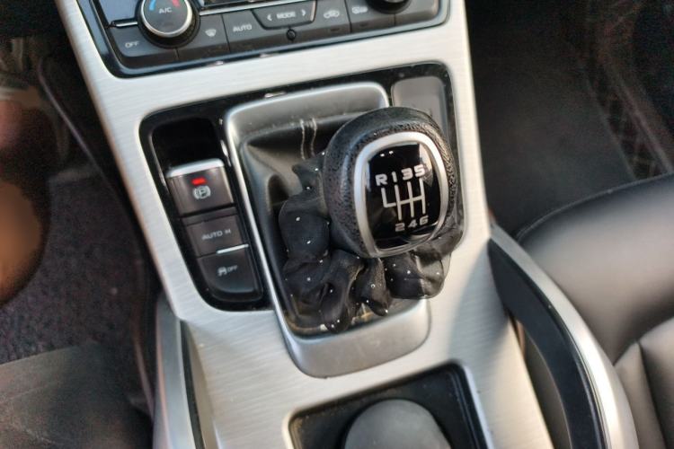 Used Geely Auto Emgrand X7 Sport 2018 2.0L Manual Two-Wheel Drive Zhiya Version Gear Lever