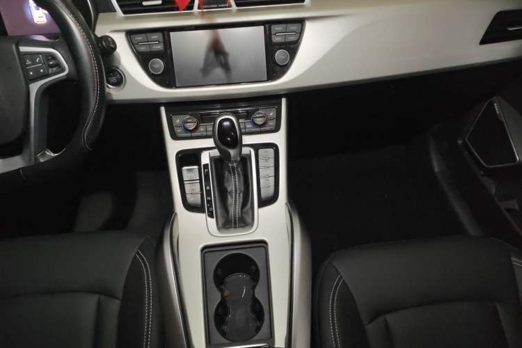 Used Geely Auto Emgrand X7 Sport 2018 1.8TD Automatic Two-Wheel Drive Smart Connect 4G Internet Edition Gear Lever
